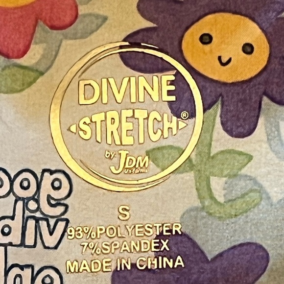 Floral Print Scrub Top that says “Good vibes only” - Picture 3 of 4